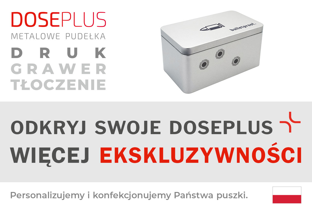 Srebrna prostokątna puszka metalowa Doseplus z czarnym nadrukiem naboju i napisem „bulletproof.” oraz trzema graficznymi śladami po kulach. Tekst: „Tłoczenie, grawer laserowy, nadruk – odkryj Doseplus, więcej ekskluzywności”.