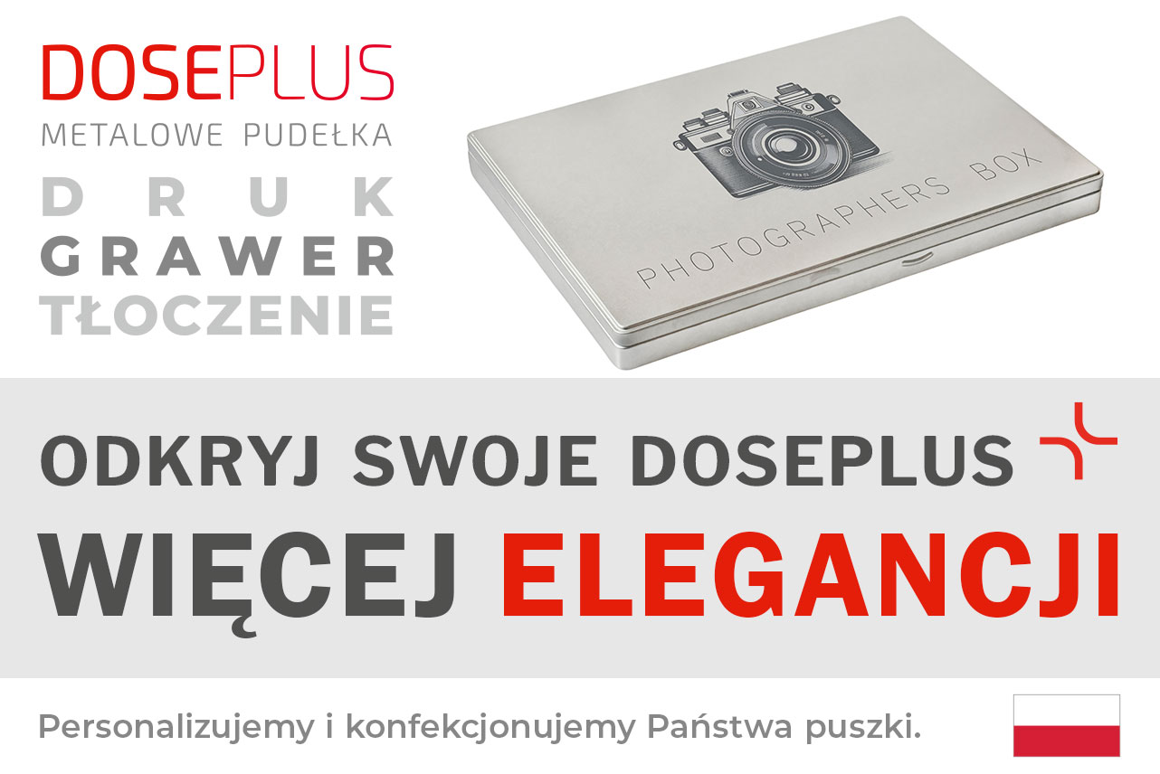 Prostokątna srebrna puszka metalowa Doseplus z grawerem laserowym aparatu i napisem „Photographers Box”. Tekst: „Tłoczenie, grawer laserowy, nadruk – odkryj Doseplus, więcej elegancji”.