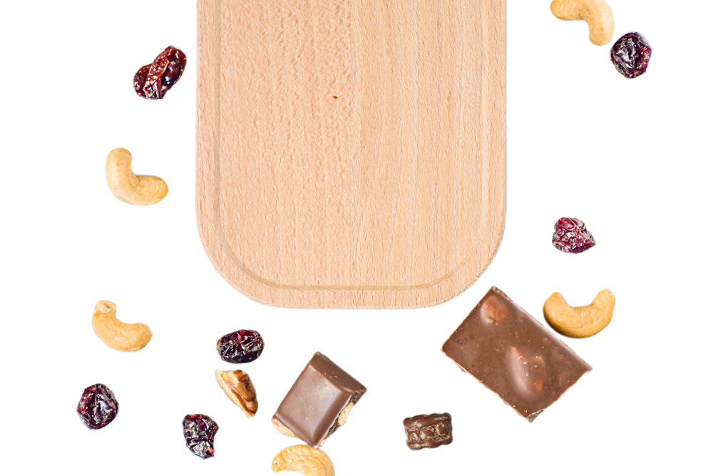 Obenansicht Rechteckiger Buchenholzdeckel mit getrockneten Früchten und Nüssen – nachhaltiges Ersatzteil für Lunchbox