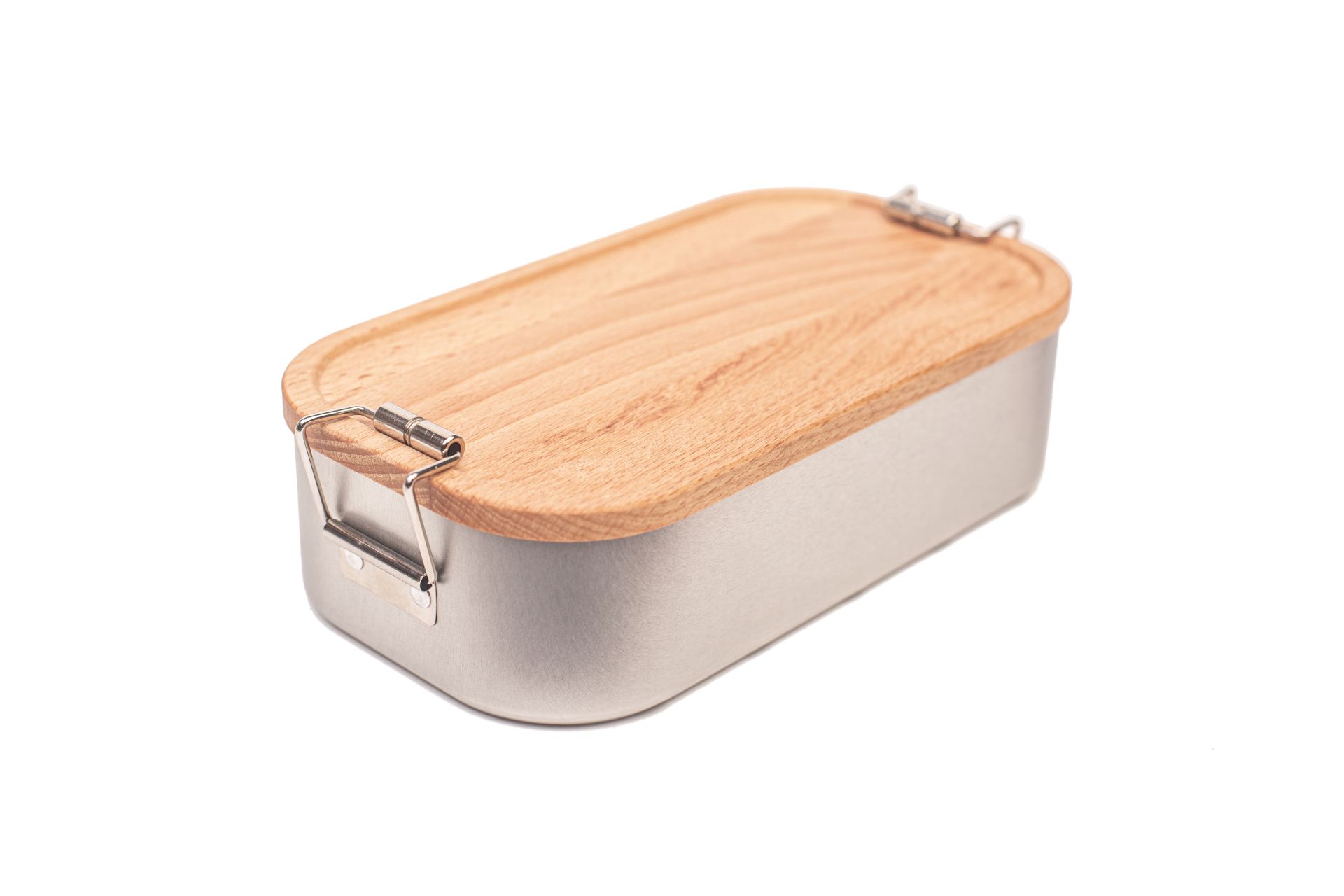 Geschlossene rechteckige Lunchbox aus silberfarbenem Edelstahl mit aufgesetztem Buchenholzdeckel und seitlichen Metallclips, neutraler Hintergrund.