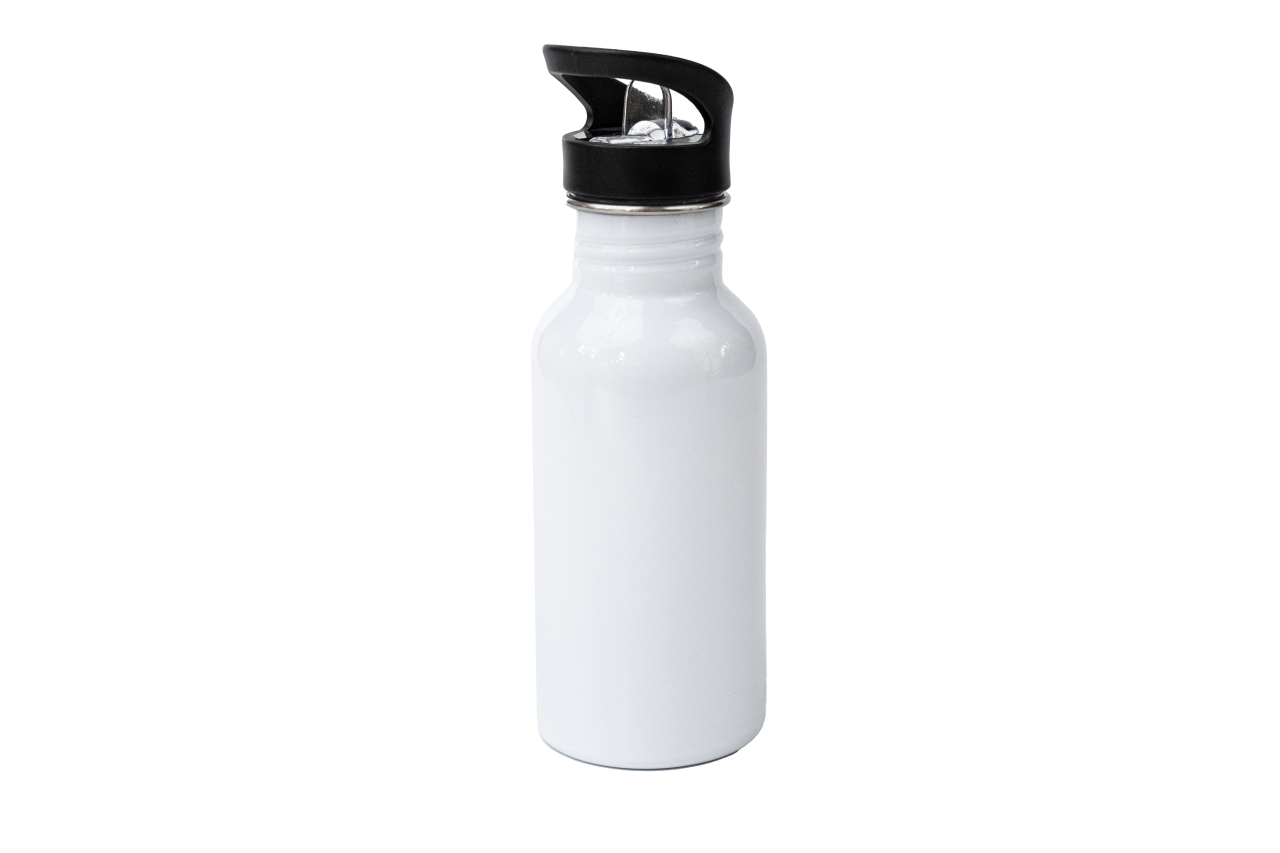 Weiße Trinkflasche mit schwarzem Kunststoffdeckel und integriertem Trinkhalmaufsatz, auf neutralem Hintergrund fotografiert.