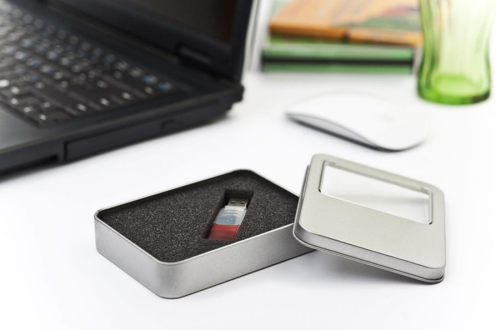 Pudełko metalowe na pendrive - usb
